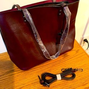 New purse color like a burnt orange very pretty shoulder strap 3 pockets inside